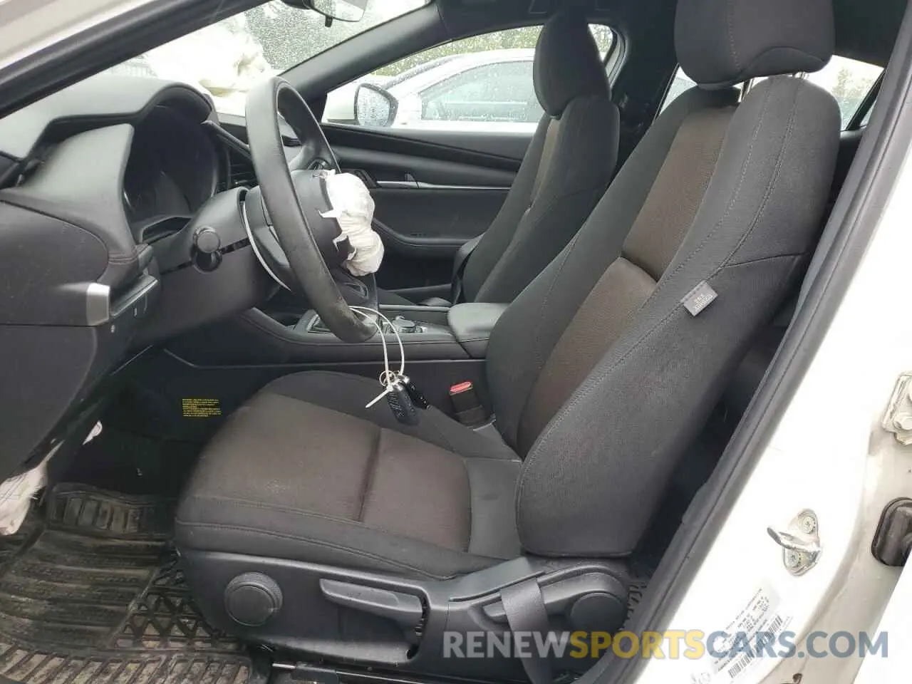 8 fotografías del automóvil dañado JM1BPAK71L1160827 MAZDA 3 2020