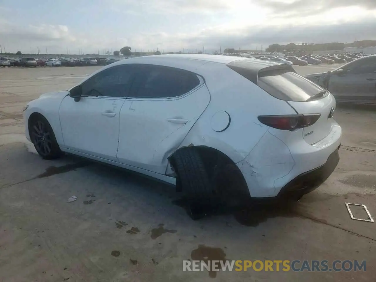 2 fotografías del automóvil dañado JM1BPALM8L1174521 MAZDA 3 2020