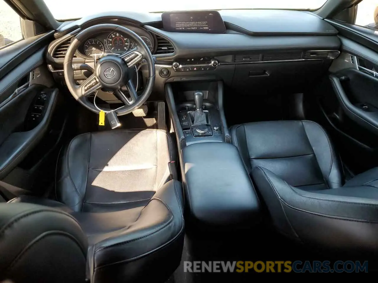 8 fotografías del automóvil dañado JM1BPANM3L1162662 MAZDA 3 2020