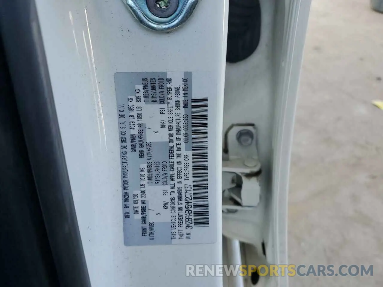 12 fotografías del automóvil dañado 3MZBPABM5MM207137 MAZDA 3 2021