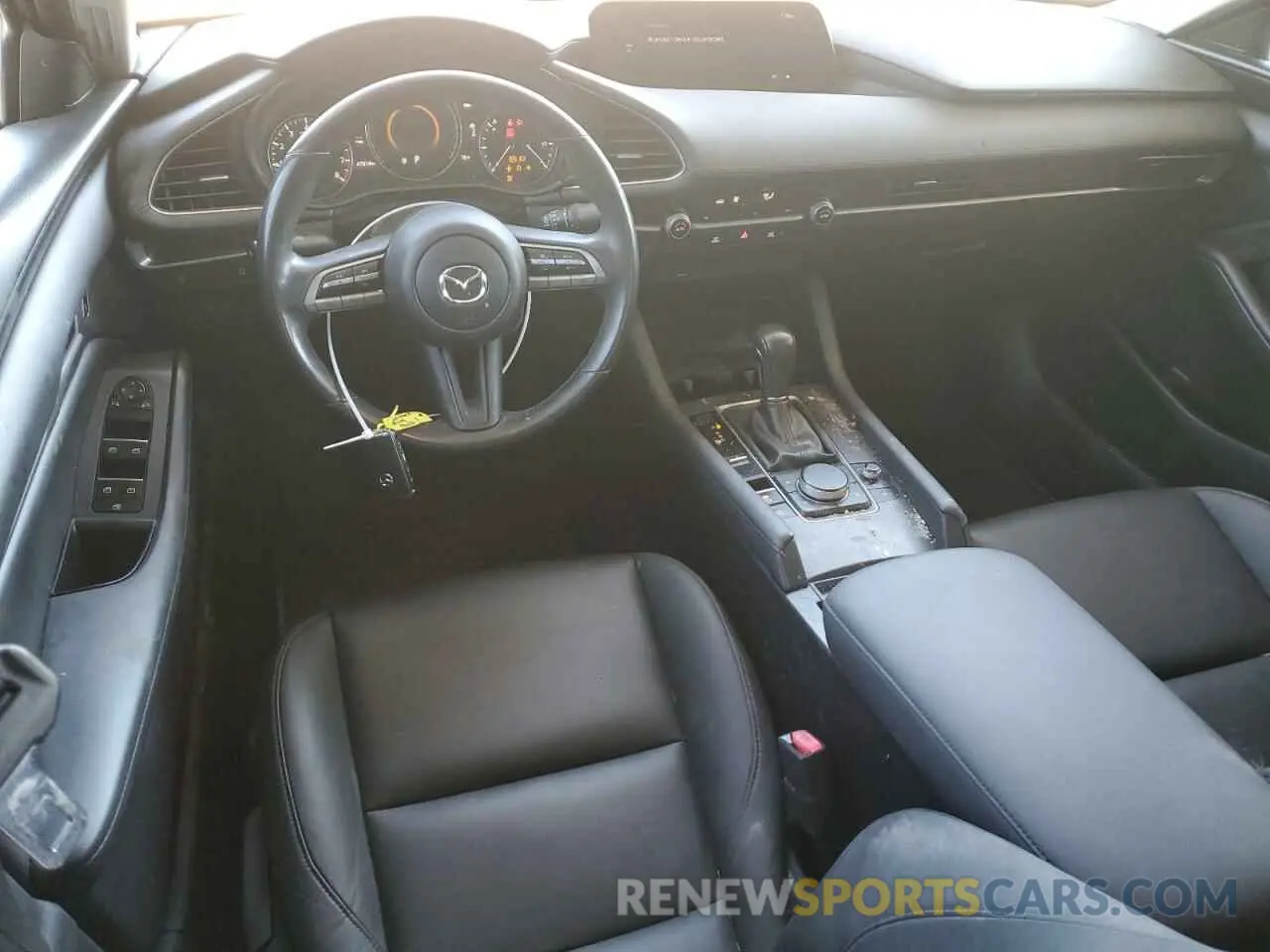 8 fotografías del automóvil dañado 3MZBPABM5MM207137 MAZDA 3 2021