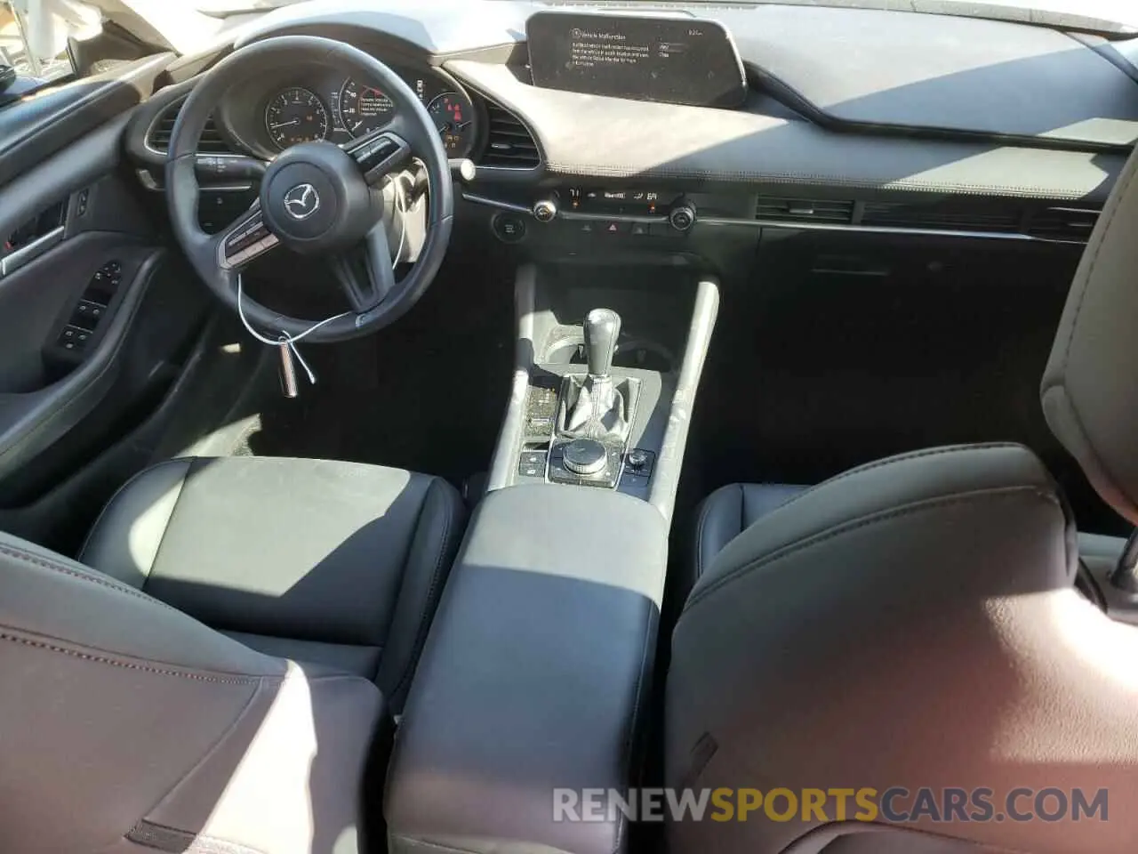8 fotografías del automóvil dañado 3MZBPABM5MM208305 MAZDA 3 2021
