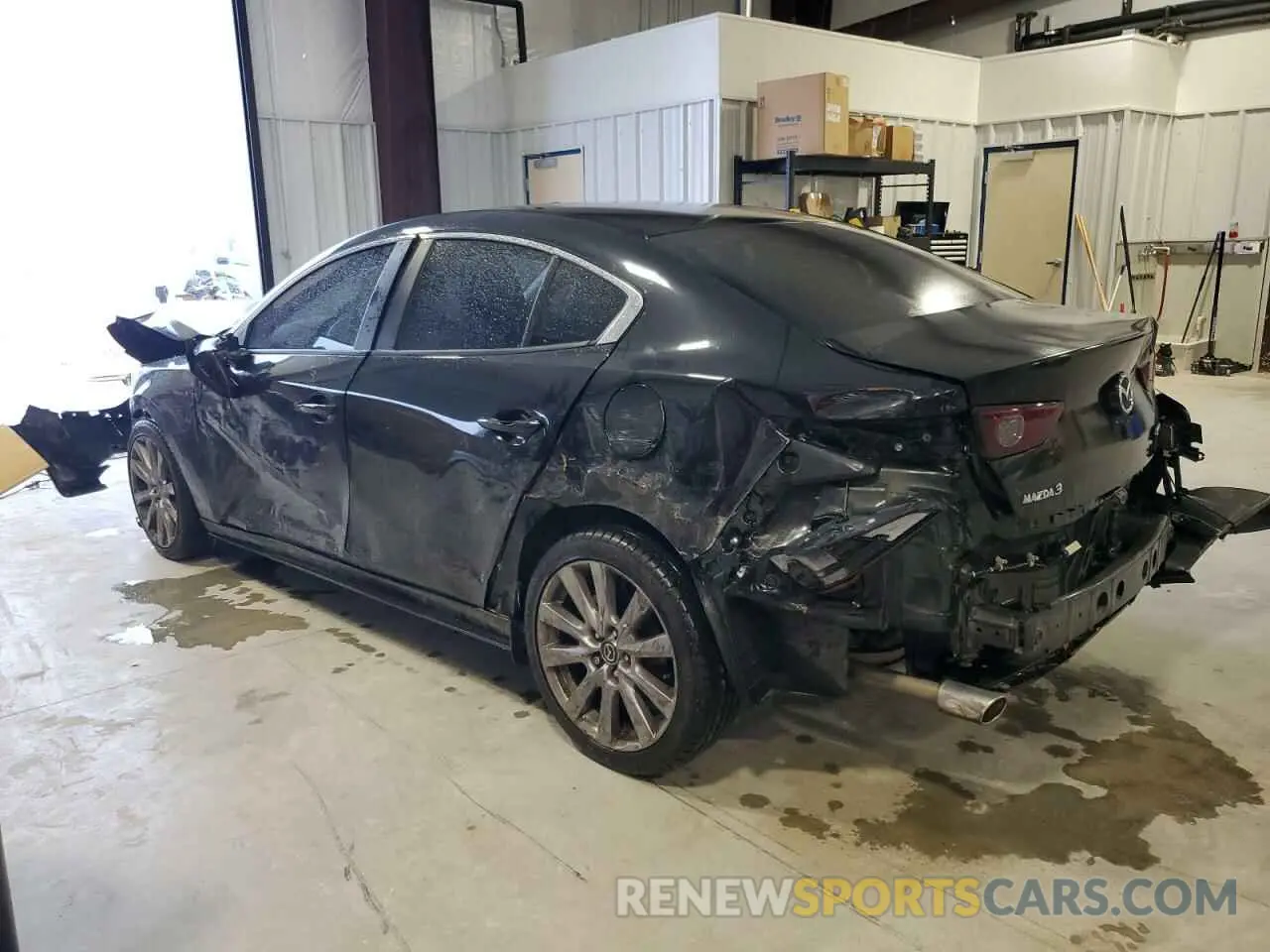 2 fotografías del automóvil dañado 3MZBPABMXMM208025 MAZDA 3 2021