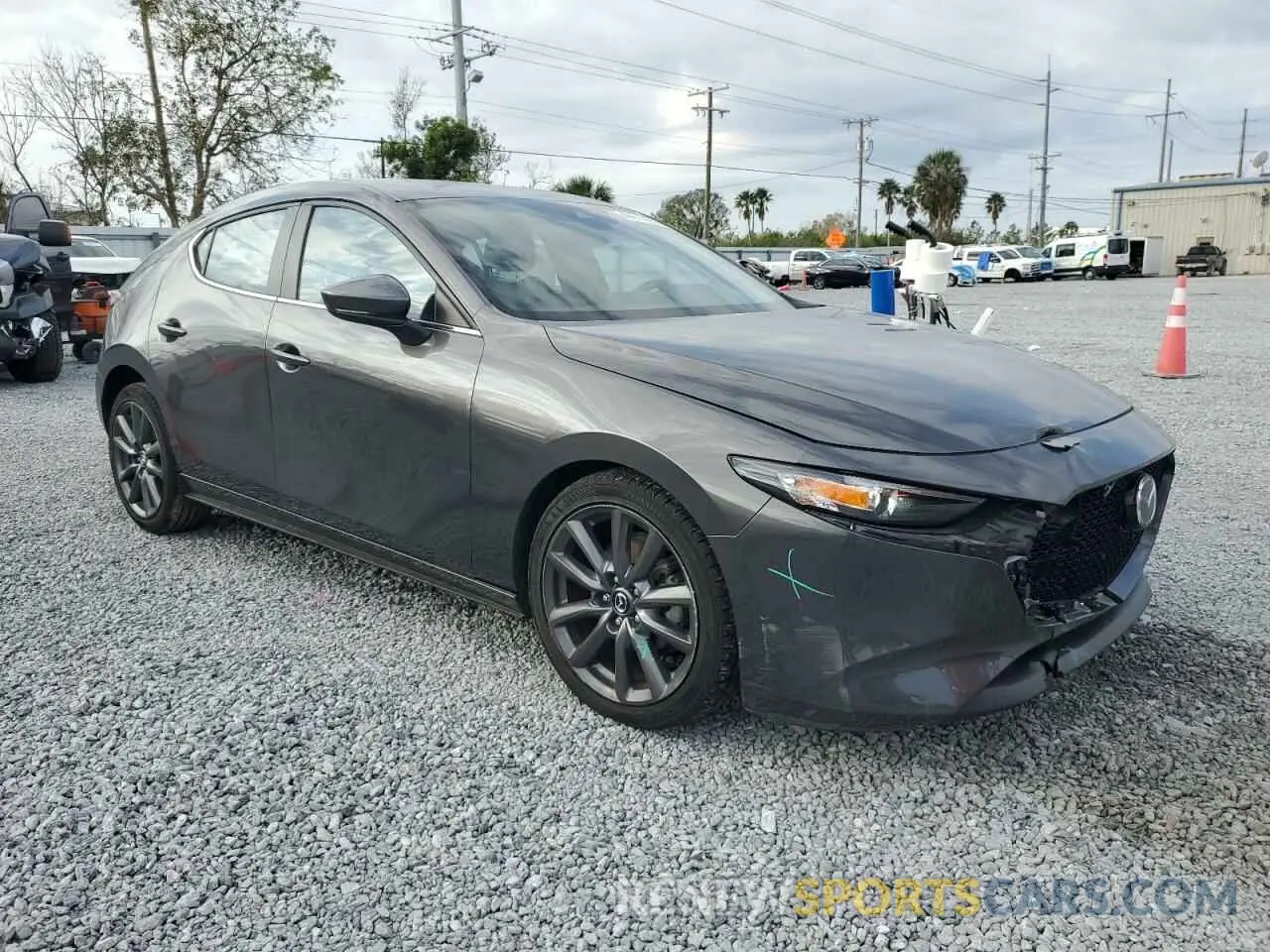 4 fotografías del automóvil dañado JM1BPAKL3M1402256 MAZDA 3 2021