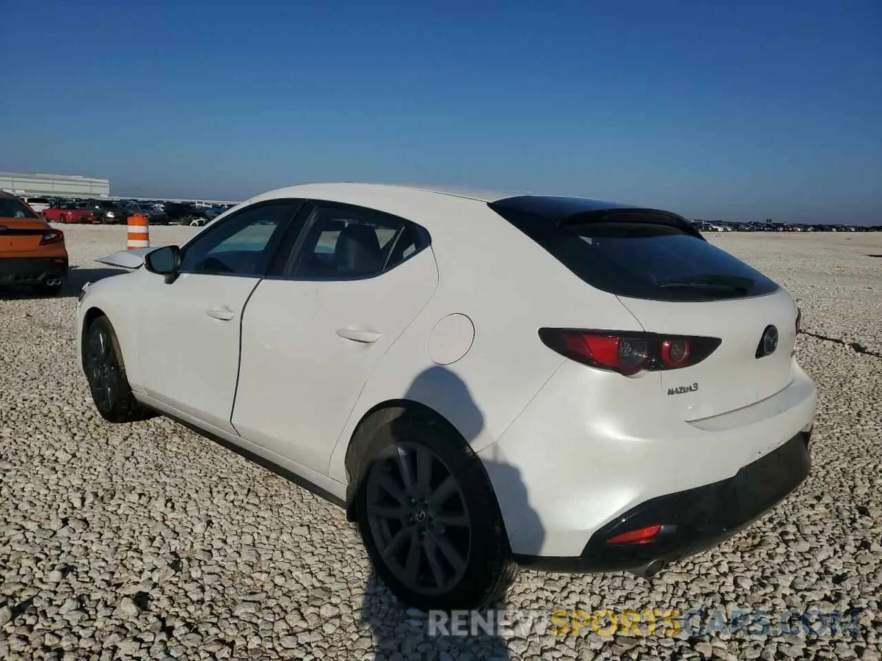 2 fotografías del automóvil dañado JM1BPALL6M1402587 MAZDA 3 2021