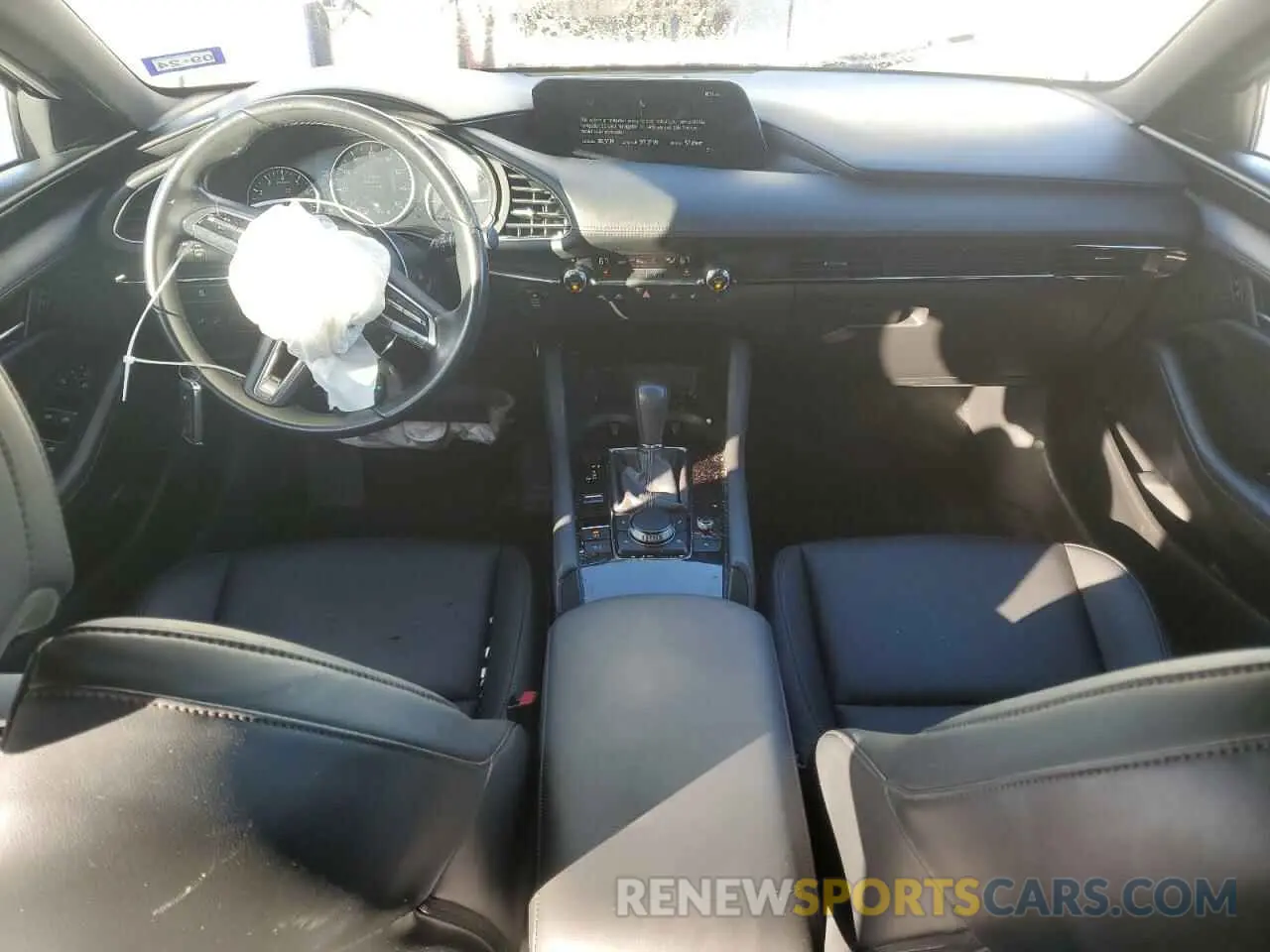 8 fotografías del automóvil dañado JM1BPALL6M1402587 MAZDA 3 2021