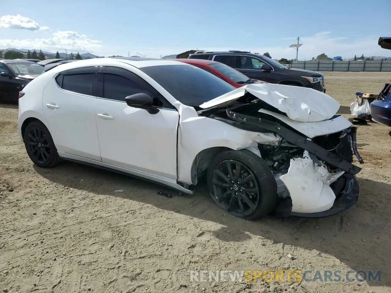 4 fotografías del automóvil dañado JM1BPBNY5M1334328 MAZDA 3 2021
