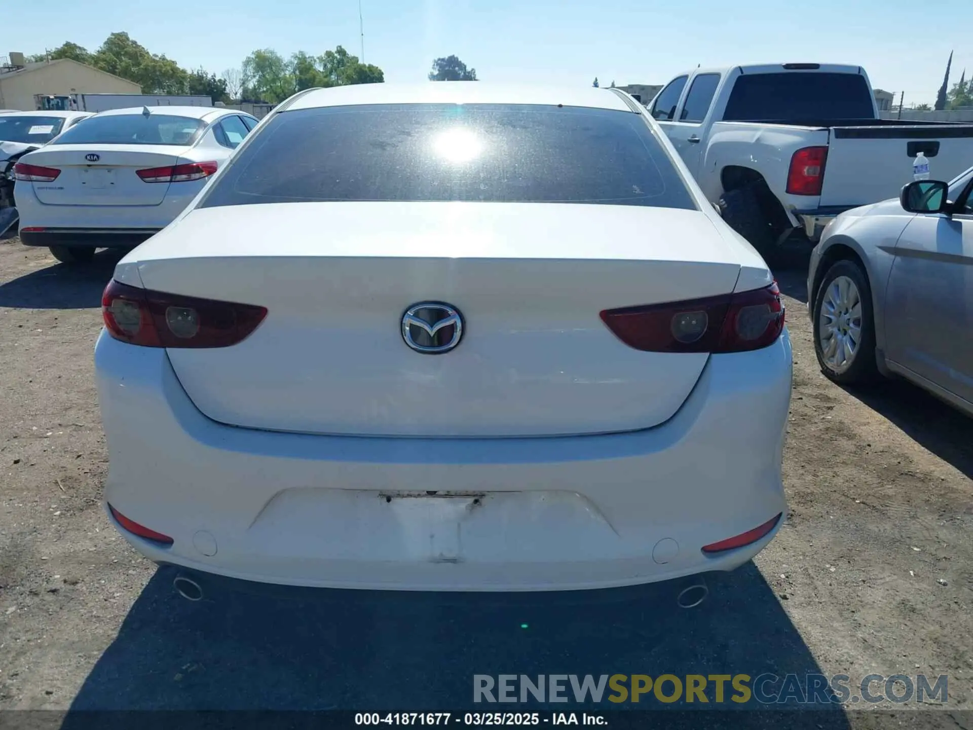 16 fotografías del automóvil dañado JM1BPDCL7M1330705 MAZDA 3 2021