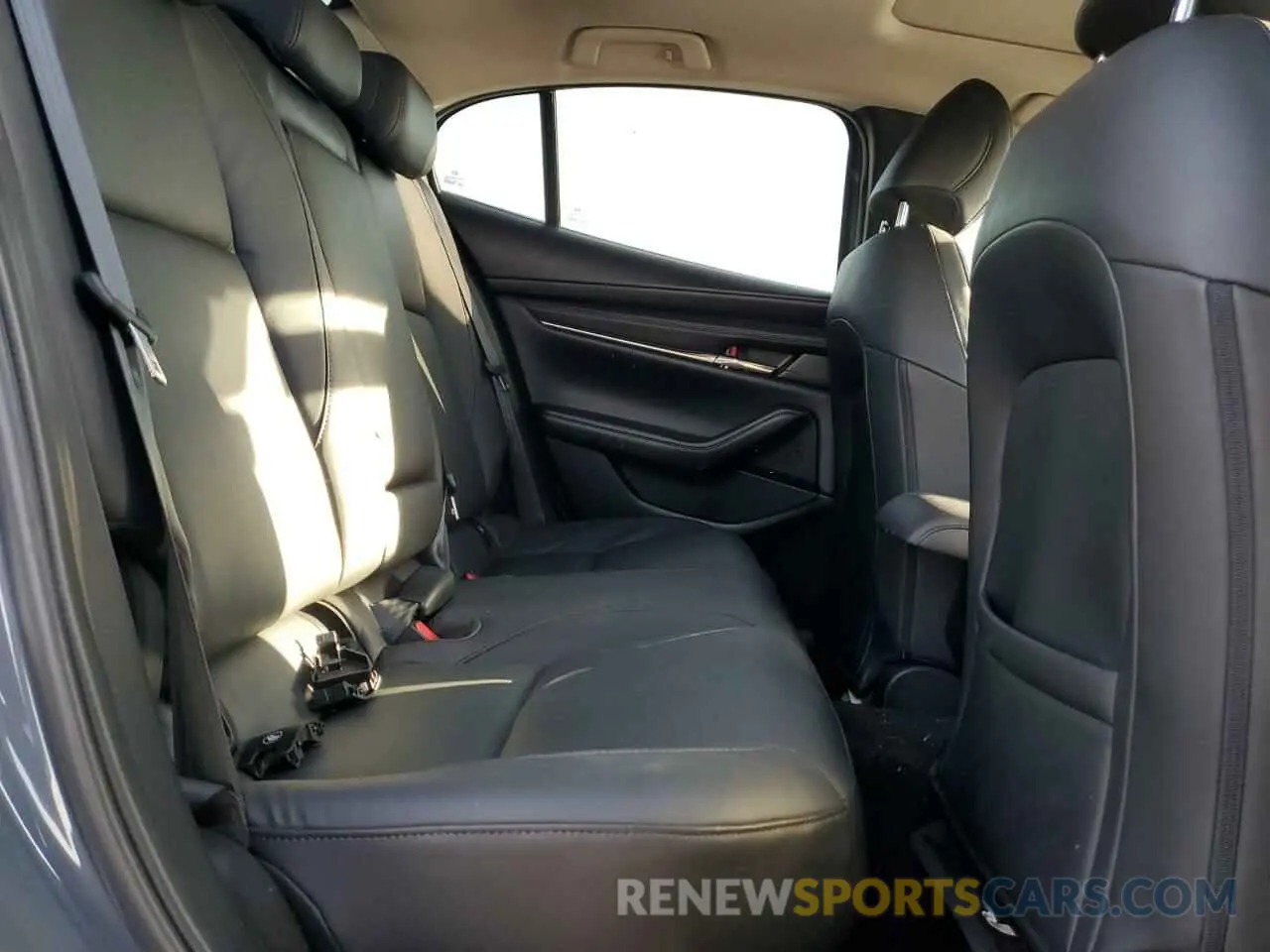 10 fotografías del automóvil dañado 3MZBPBAY4NM319231 MAZDA 3 2022