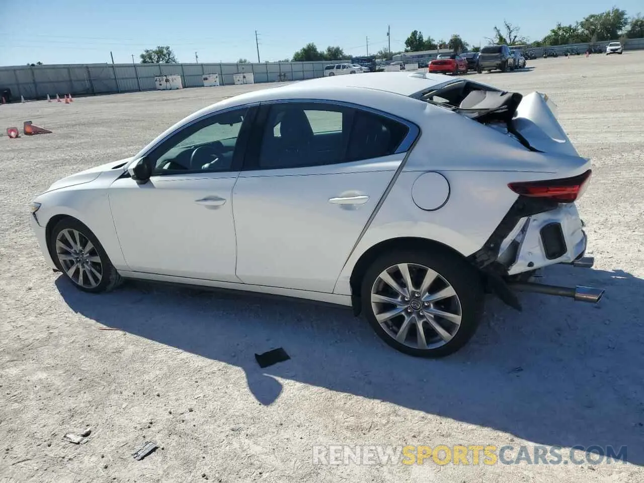 2 fotografías del automóvil dañado 3MZBPBDL8NM318955 MAZDA 3 2022