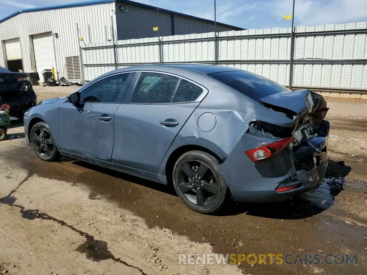 2 fotografías del automóvil dañado JM1BPACL1N1506356 MAZDA 3 2022