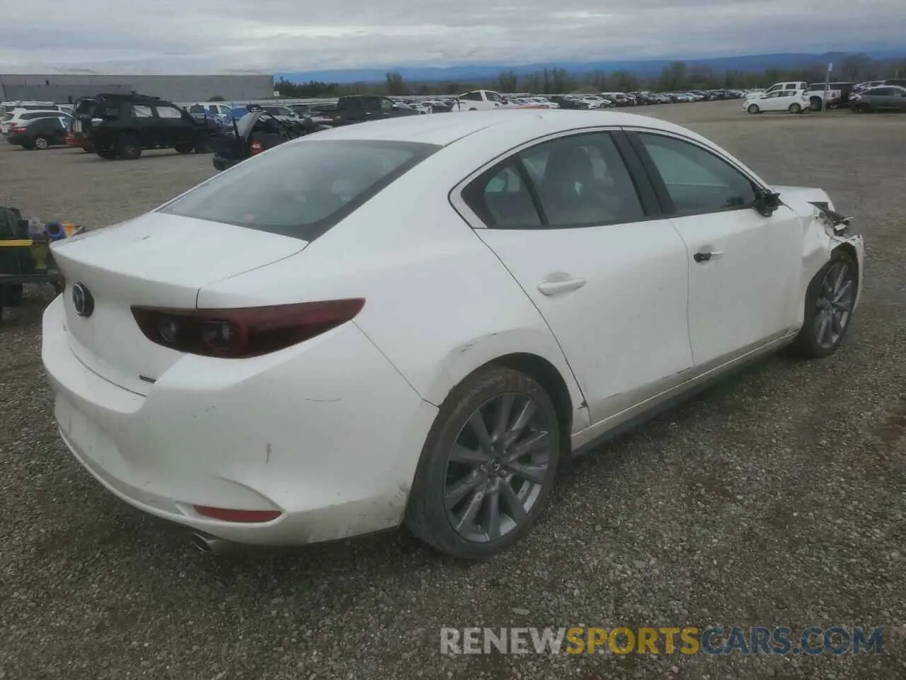 3 fotografías del automóvil dañado 3MZBPACMXPM356324 MAZDA 3 2023