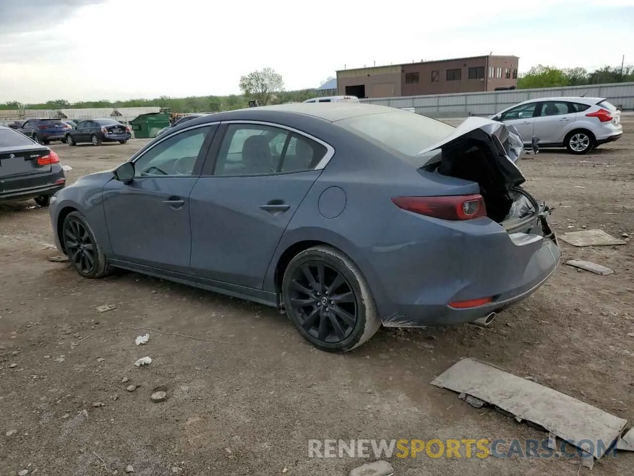 2 fotografías del automóvil dañado 3MZBPBCM3PM359734 MAZDA 3 2023
