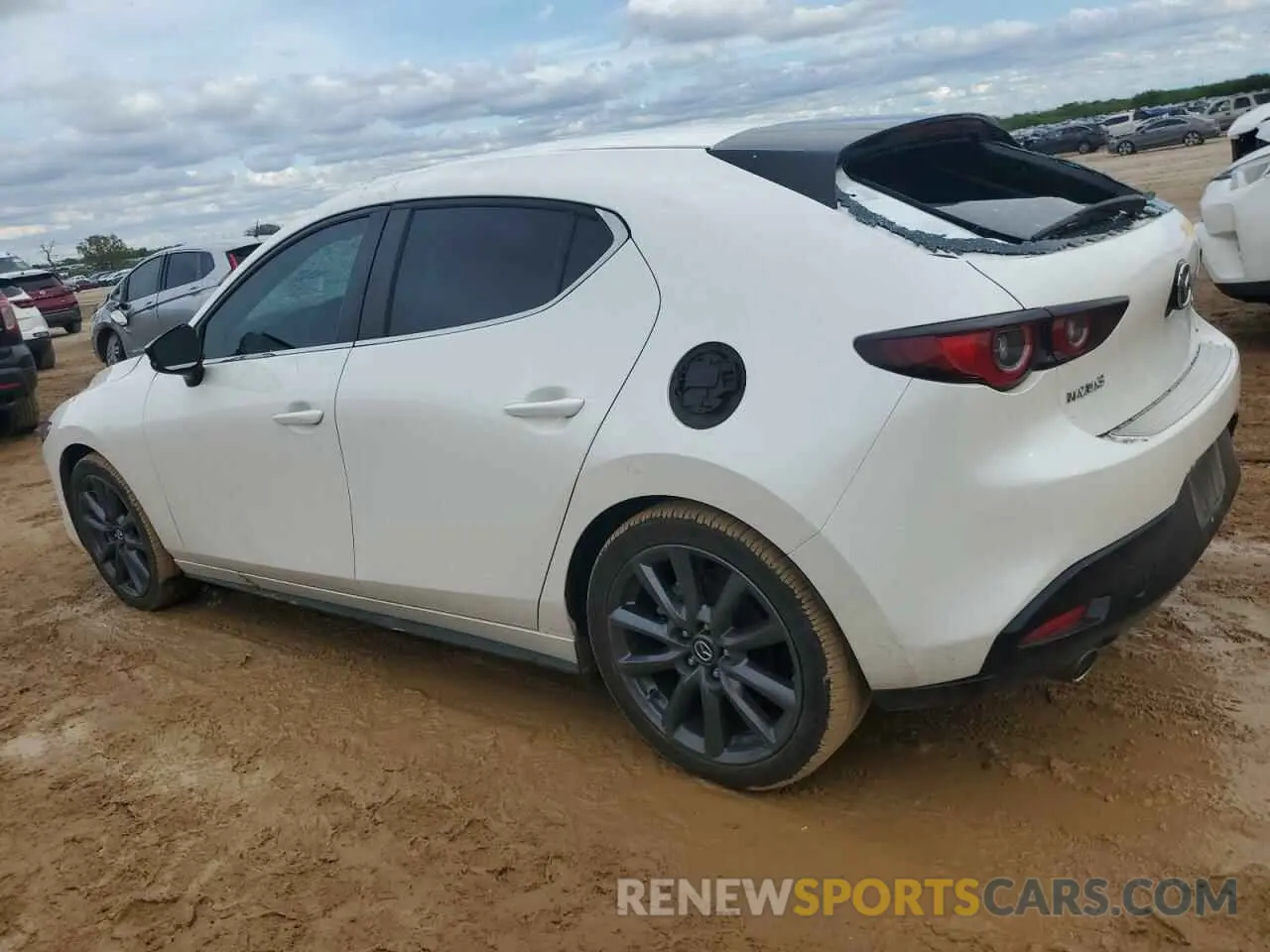 2 fotografías del automóvil dañado JM1BPAKM4P1613639 MAZDA 3 2023
