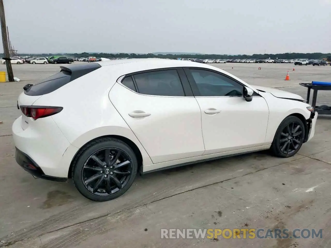3 fotografías del automóvil dañado JM1BPBMMXP1621795 MAZDA 3 2023