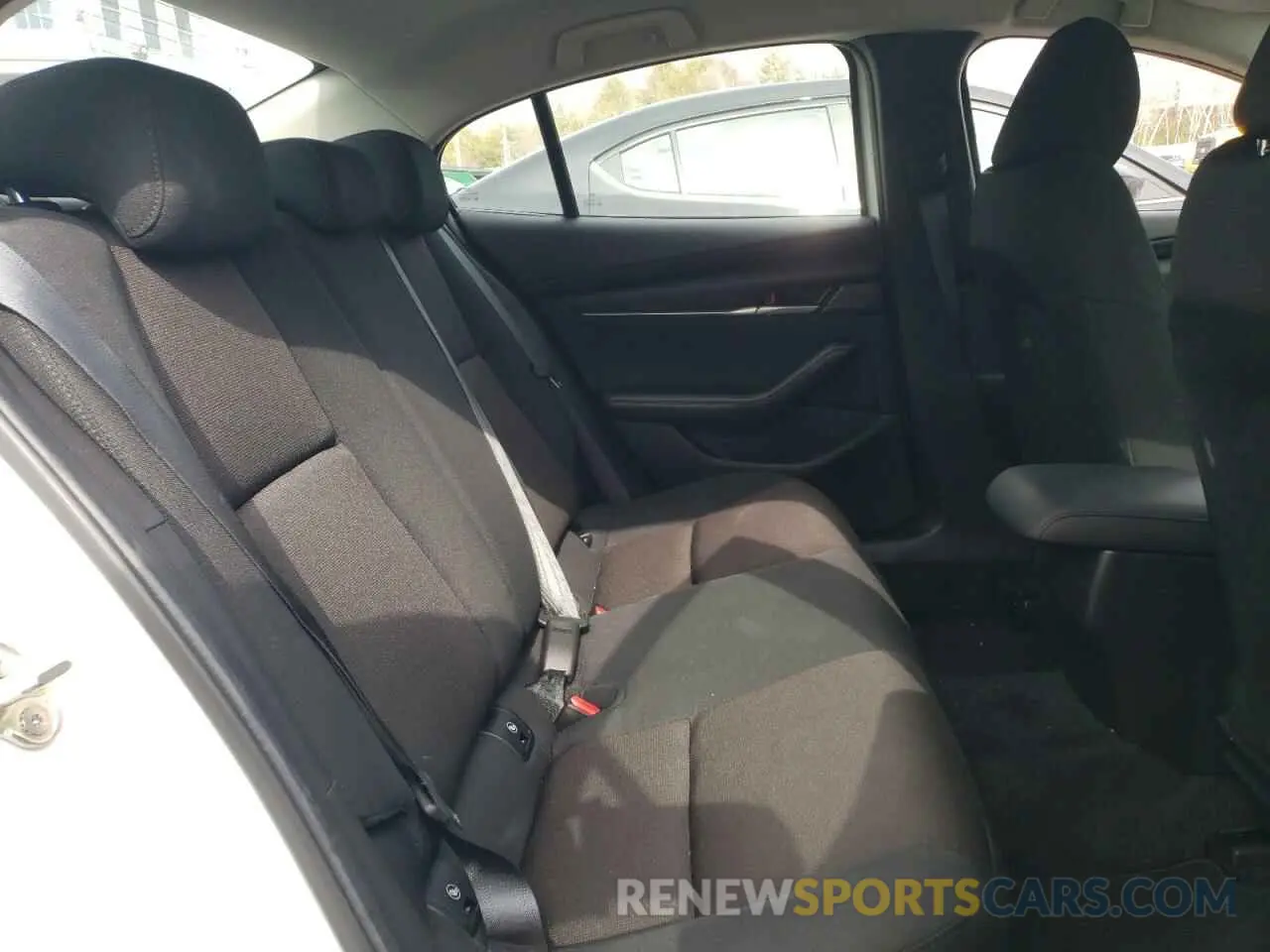 10 fotografías del automóvil dañado 3MZBPAAM0RM406332 MAZDA 3 2024