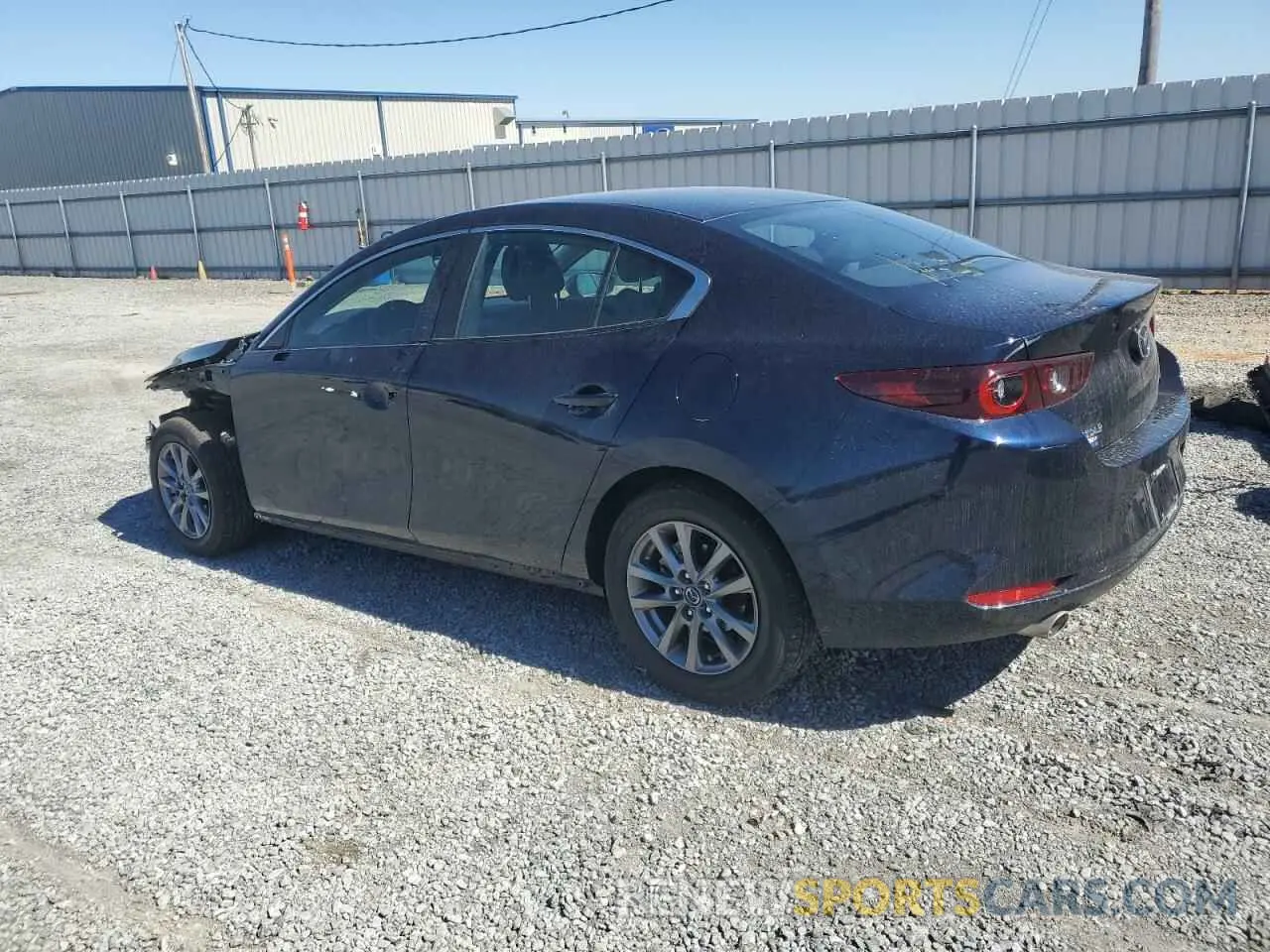 2 fotografías del automóvil dañado 3MZBPAAM0RM434082 MAZDA 3 2024