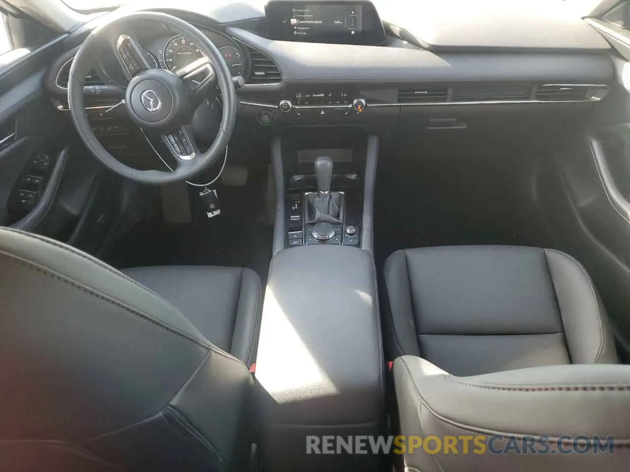 8 fotografías del automóvil dañado 3MZBPACM8RM422808 MAZDA 3 2024