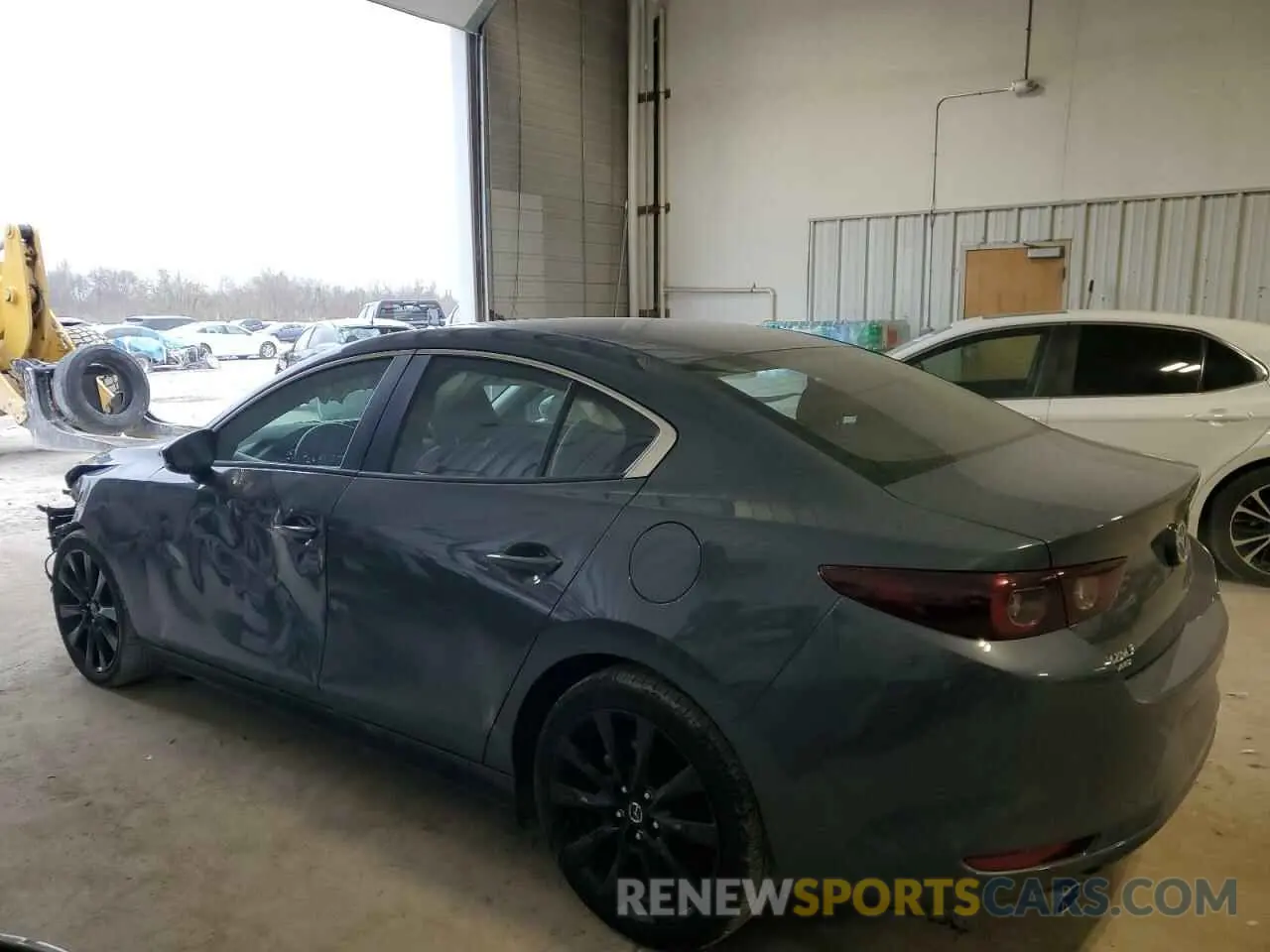 2 fotografías del automóvil dañado 3MZBPBCM6RM400019 MAZDA 3 2024