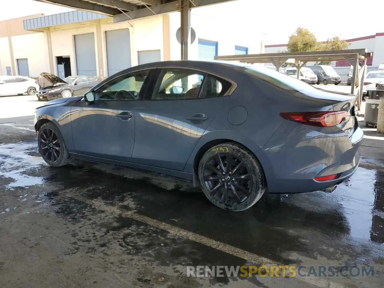 2 fotografías del automóvil dañado 3MZBPBCM7RM410798 MAZDA 3 2024