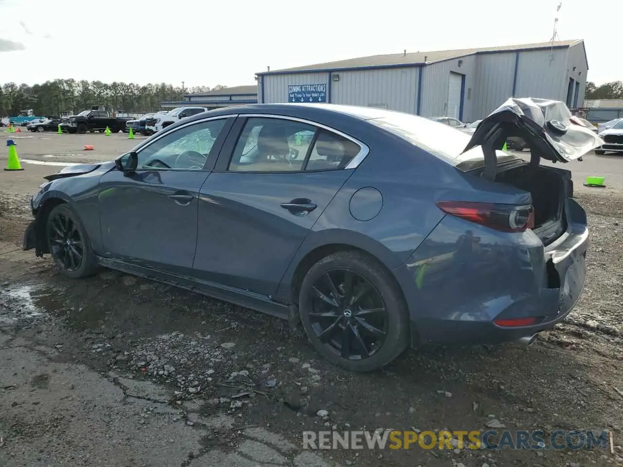 2 fotografías del automóvil dañado 3MZBPBCM7RM415645 MAZDA 3 2024