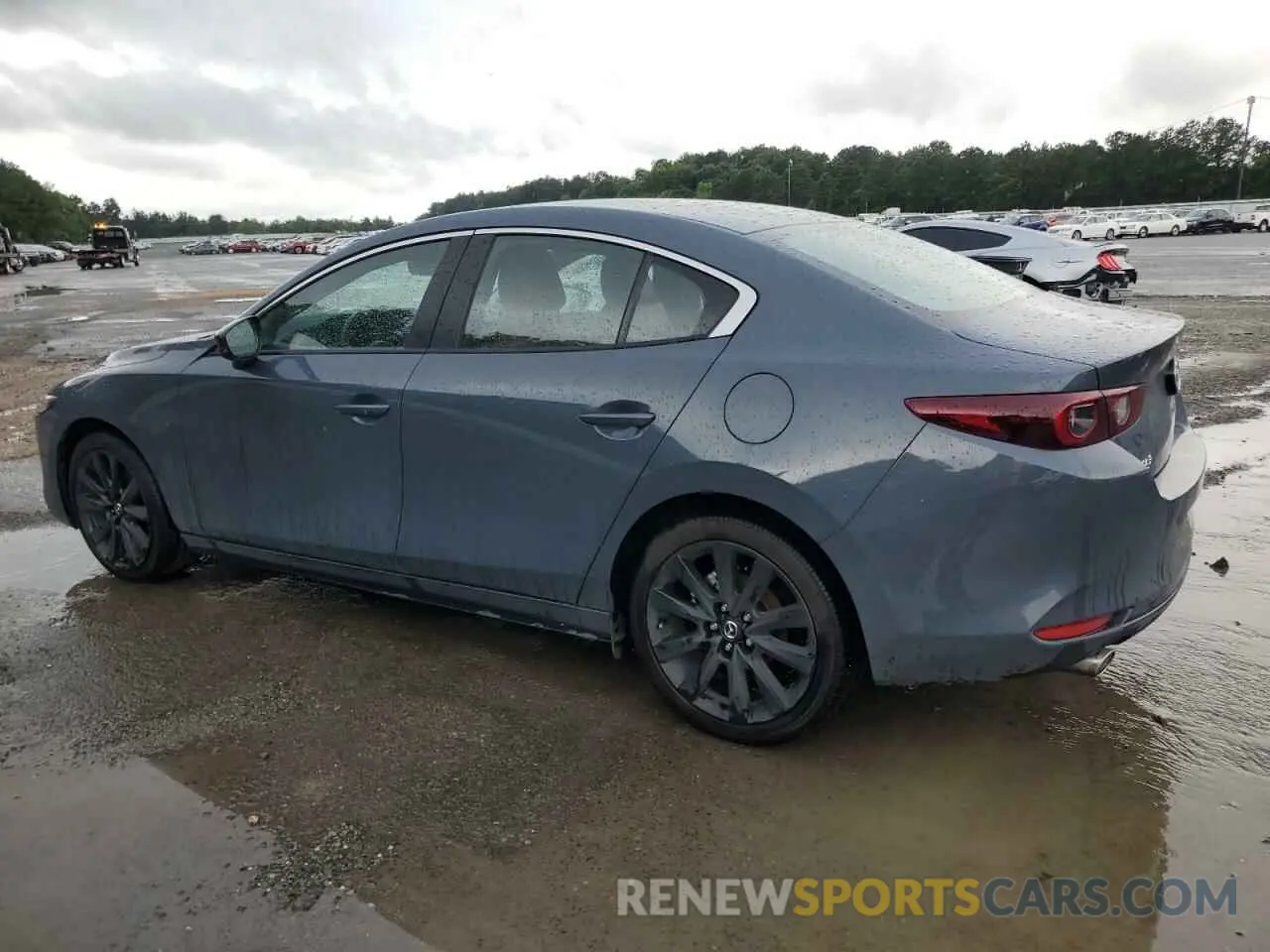 2 fotografías del automóvil dañado 3MZBPBCM8RM408560 MAZDA 3 2024