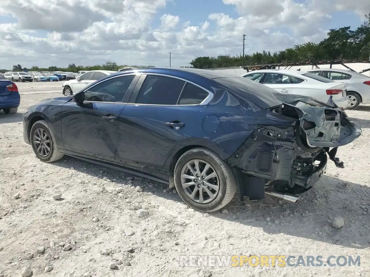 2 fotografías del automóvil dañado 3MZBPAAM4SM466233 MAZDA 3 2025