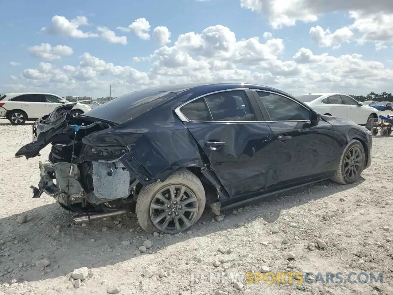 3 fotografías del automóvil dañado 3MZBPAAM4SM466233 MAZDA 3 2025