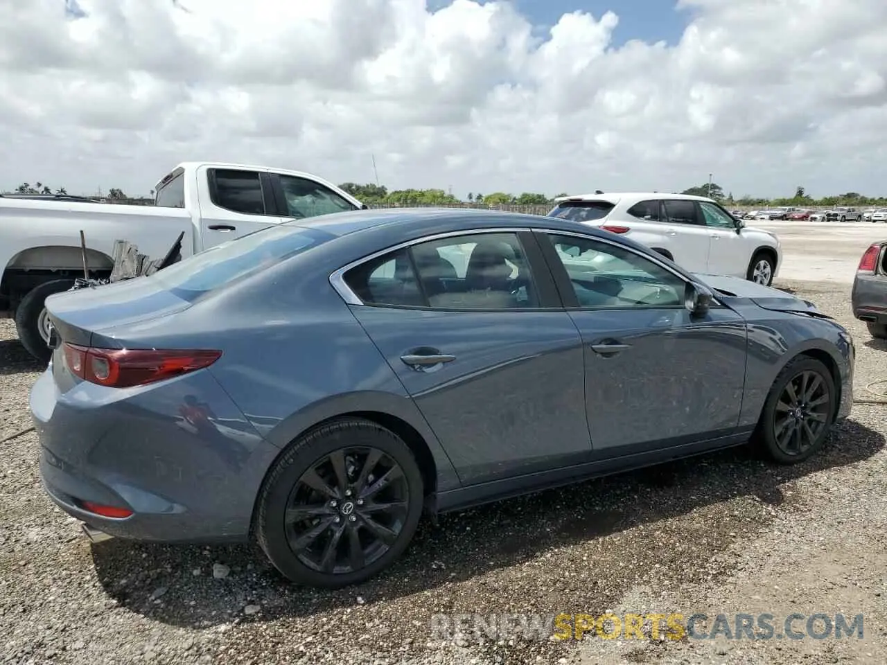 3 fotografías del automóvil dañado 3MZBPBCM2SM455573 MAZDA 3 2025