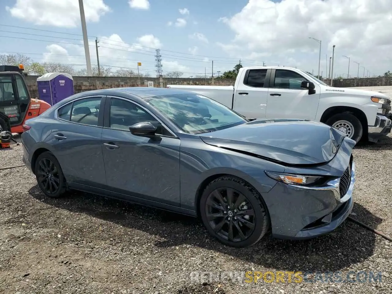 4 fotografías del automóvil dañado 3MZBPBCM2SM455573 MAZDA 3 2025