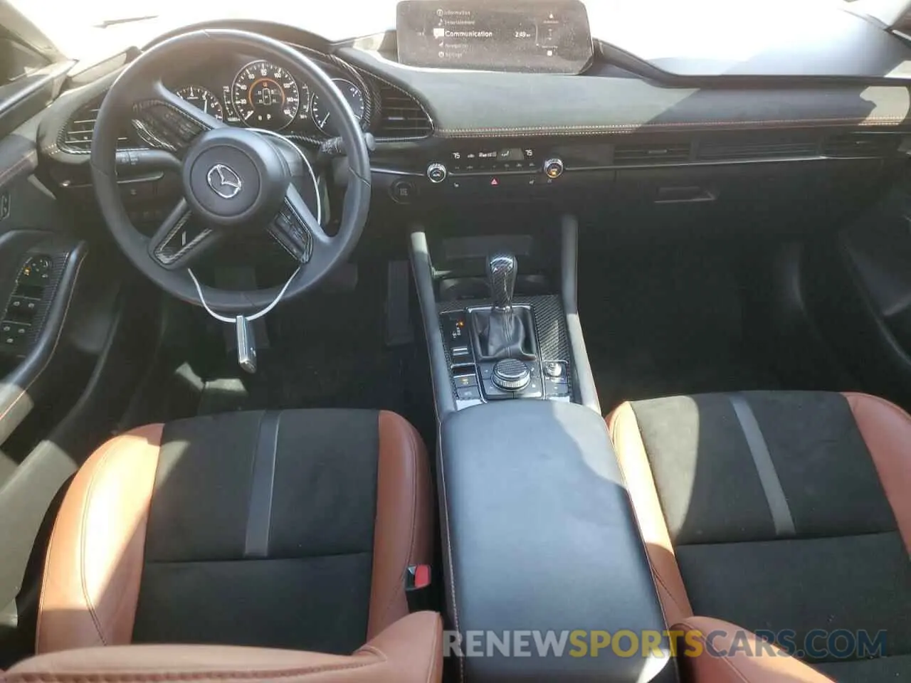 8 fotografías del automóvil dañado 3MZBPBXY8RM404442 MAZDA 3 CARBON T 2024