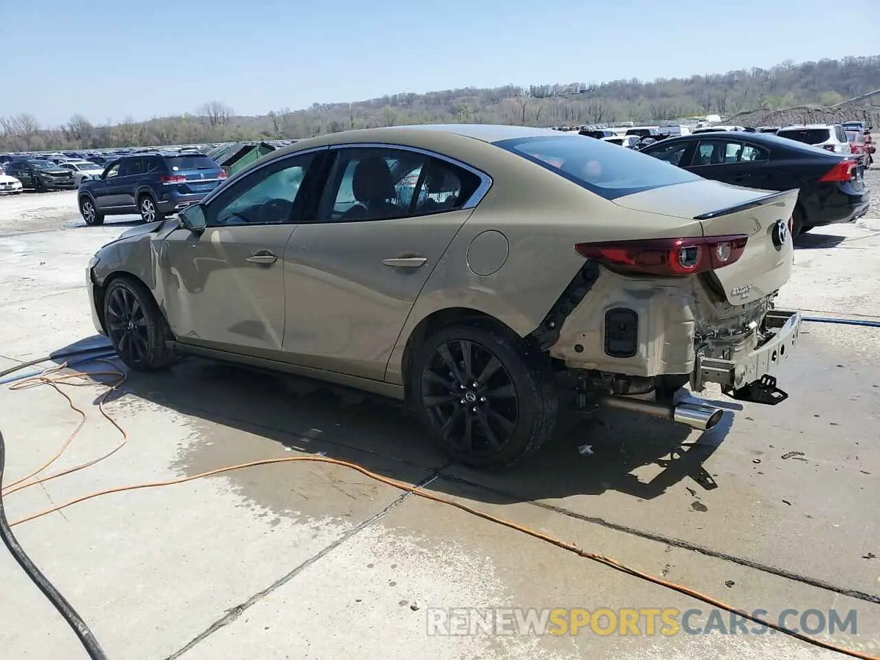 2 fotografías del automóvil dañado 3MZBPBXYXRM403017 MAZDA 3 CARBON T 2024