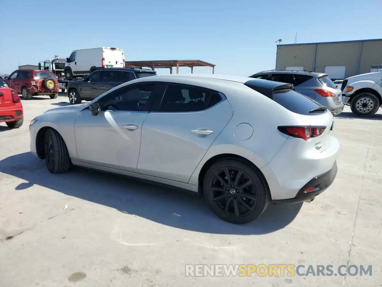 2 fotografías del automóvil dañado JM1BPAKM3R1721236 MAZDA 3 SELECT S 2024