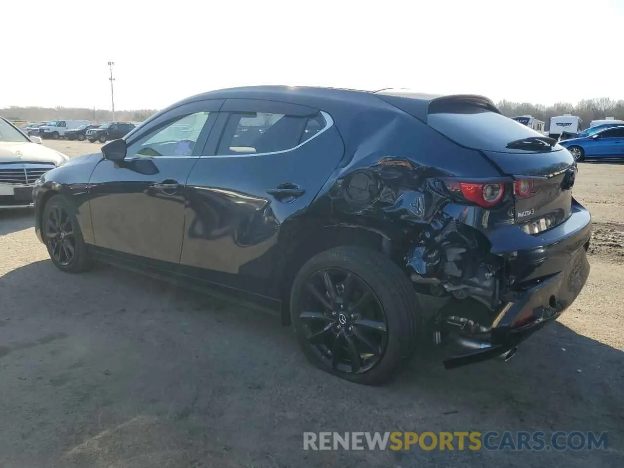 2 fotografías del automóvil dañado JM1BPAKM8R1720406 MAZDA 3 SELECT S 2024