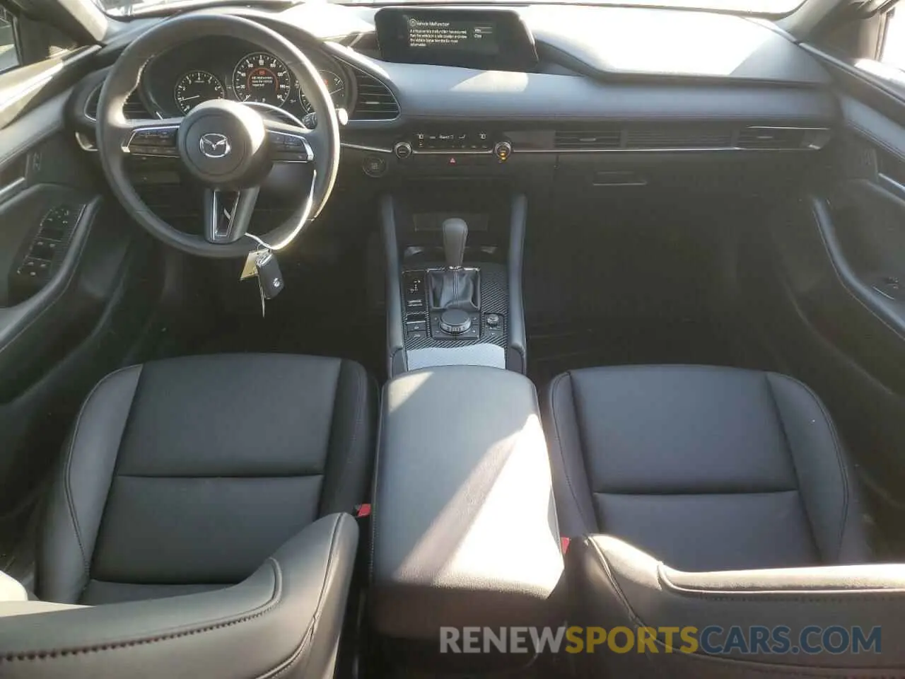 8 fotografías del automóvil dañado JM1BPAKM8R1720406 MAZDA 3 SELECT S 2024