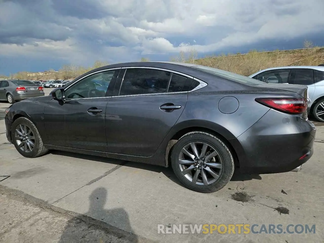 2 fotografías del automóvil dañado JM1GL1UM5L1524378 MAZDA 6 2020