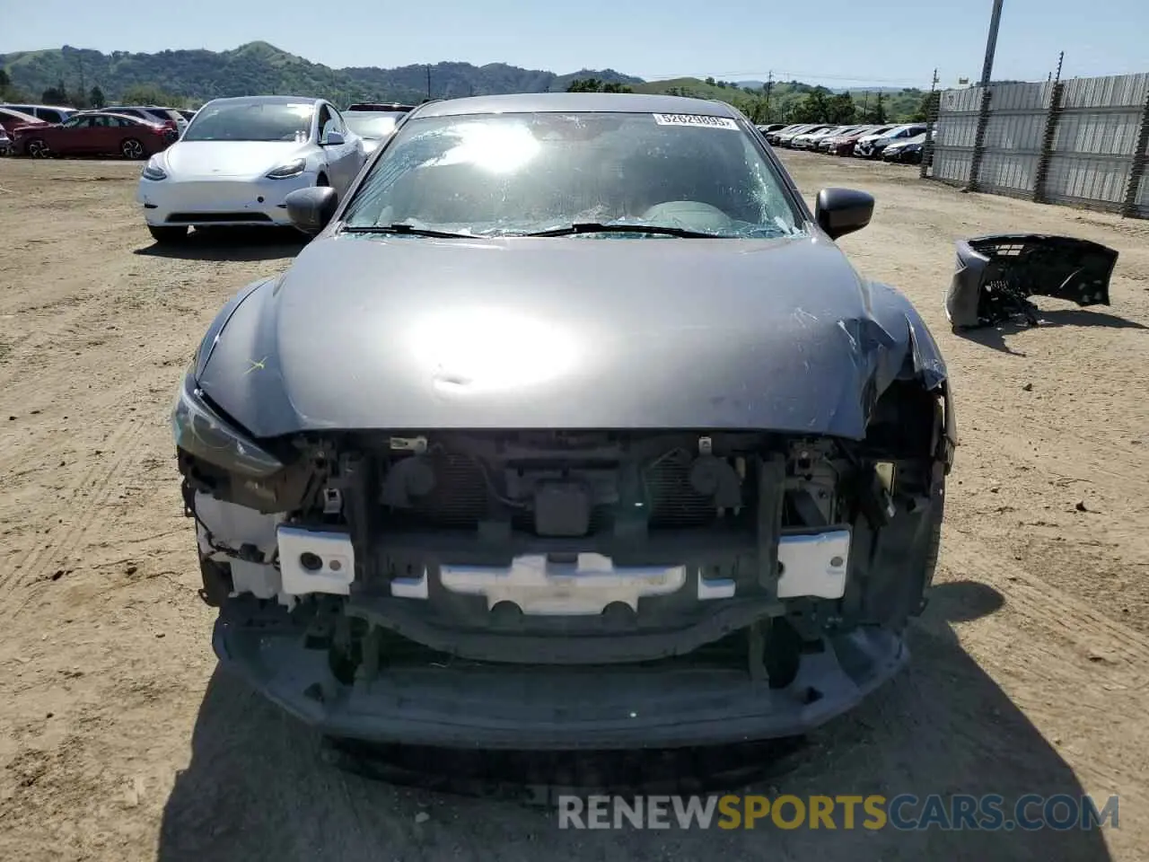 5 fotografías del automóvil dañado JM1GL1UM8L1516694 MAZDA 6 2020