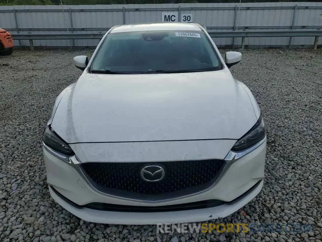 5 fotografías del automóvil dañado JM1GL1UM8L1518381 MAZDA 6 2020
