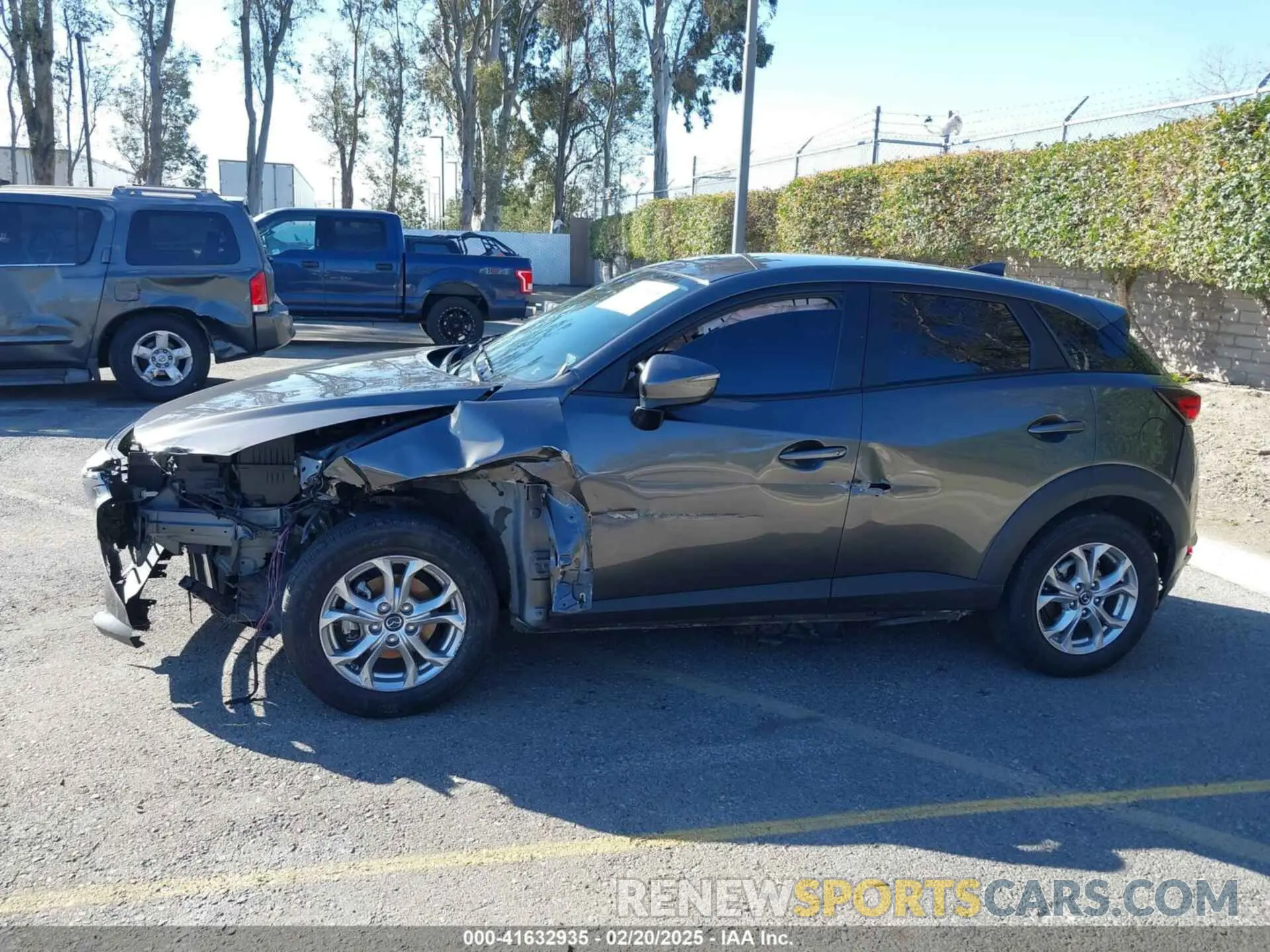 13 fotografías del automóvil dañado JM1DKDB70K1445493 MAZDA CX-3 2019