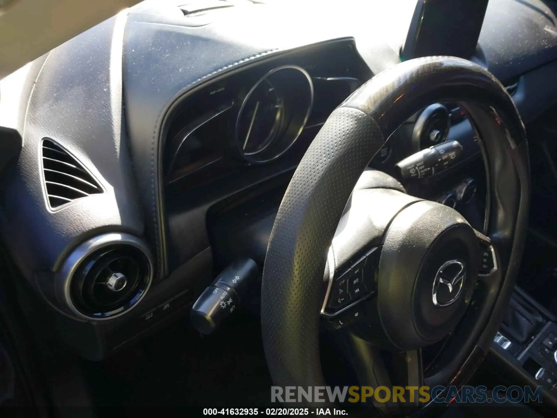 14 fotografías del automóvil dañado JM1DKDB70K1445493 MAZDA CX-3 2019