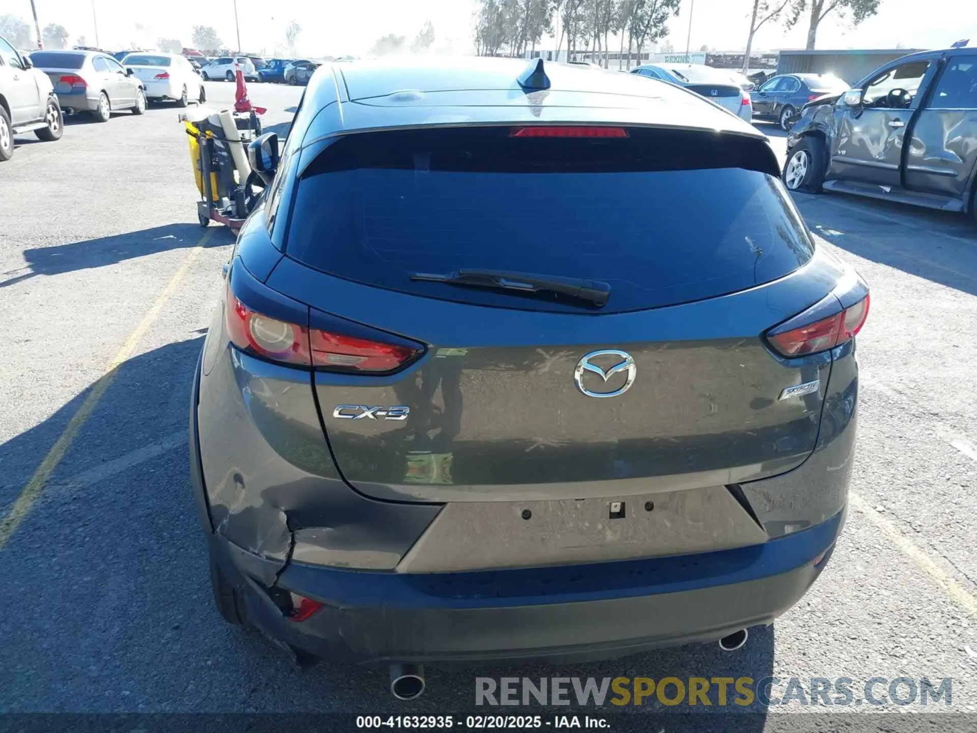 15 fotografías del automóvil dañado JM1DKDB70K1445493 MAZDA CX-3 2019