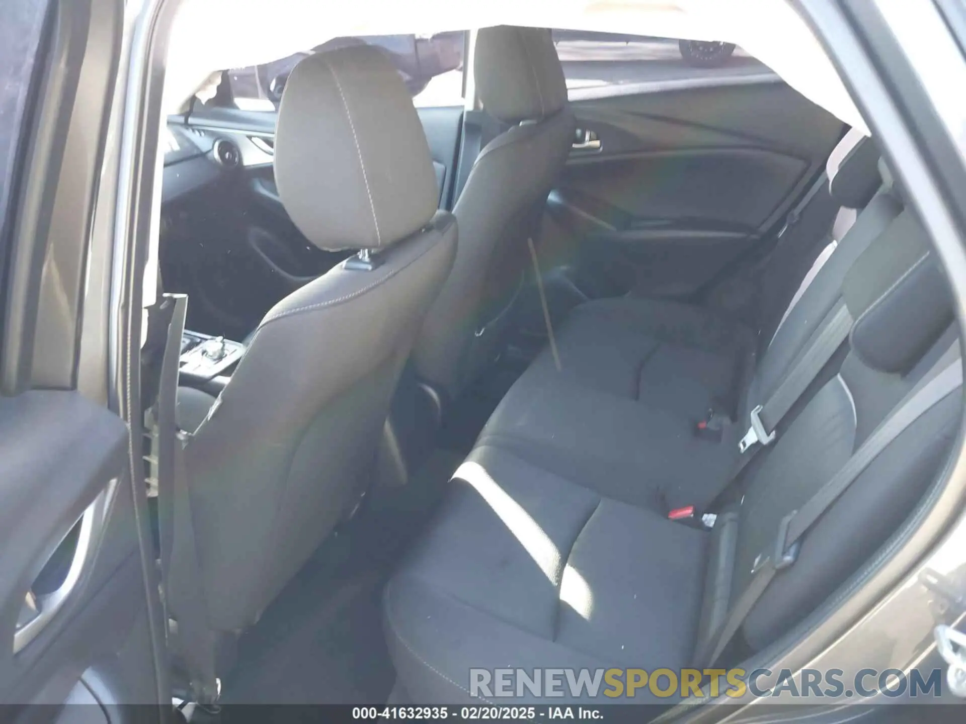 8 fotografías del automóvil dañado JM1DKDB70K1445493 MAZDA CX-3 2019