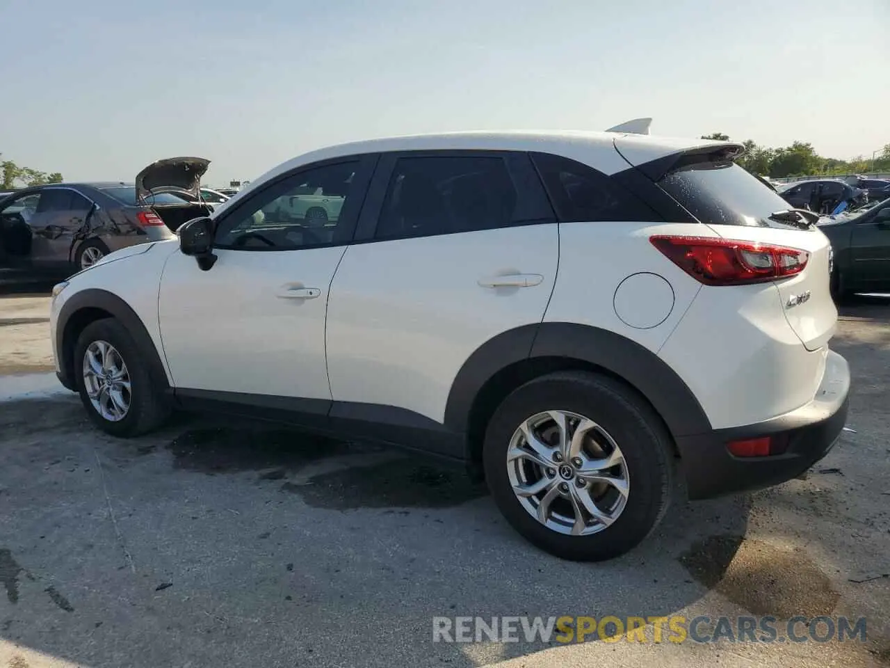 2 fotografías del automóvil dañado JM1DKDB71K1452193 MAZDA CX-3 2019