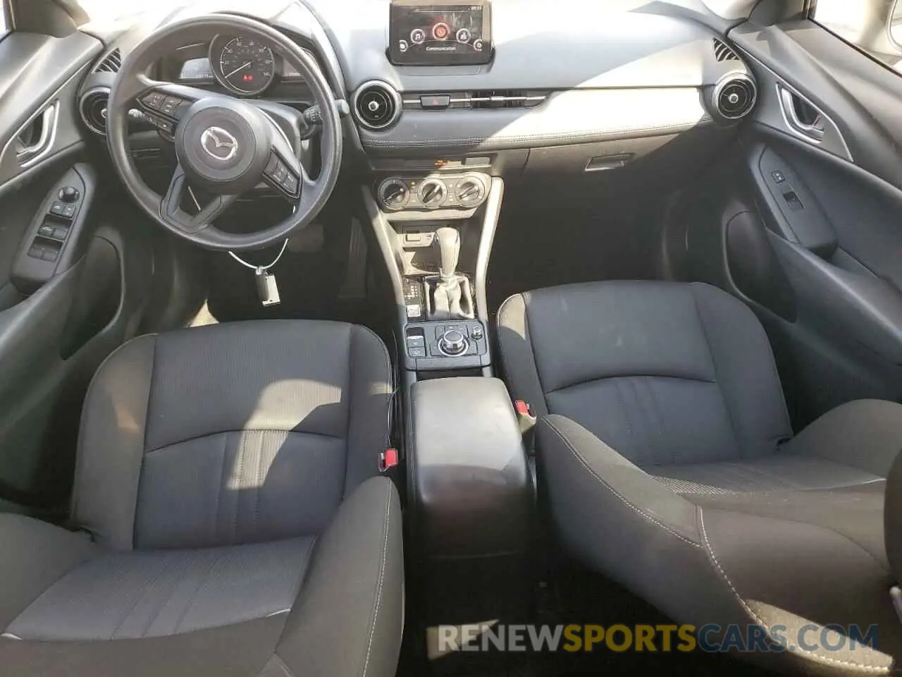 8 fotografías del automóvil dañado JM1DKDB71K1452193 MAZDA CX-3 2019