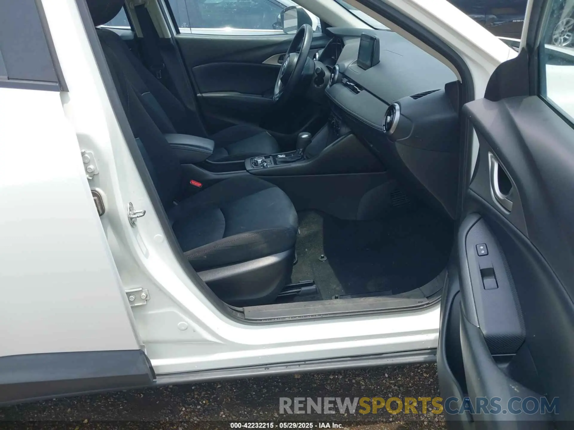 5 fotografías del automóvil dañado JM1DKDB71K1459192 MAZDA CX-3 2019