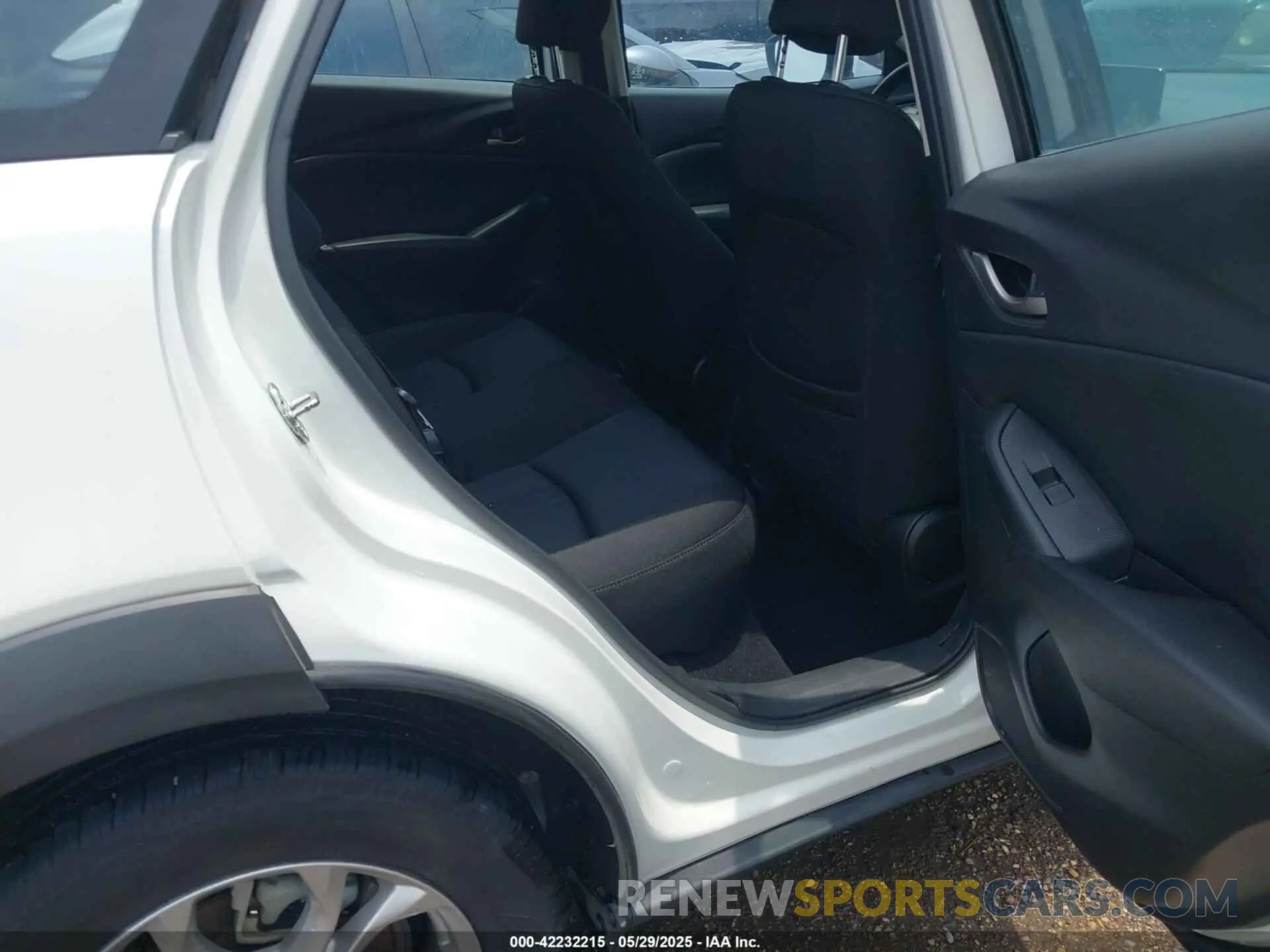 8 fotografías del automóvil dañado JM1DKDB71K1459192 MAZDA CX-3 2019