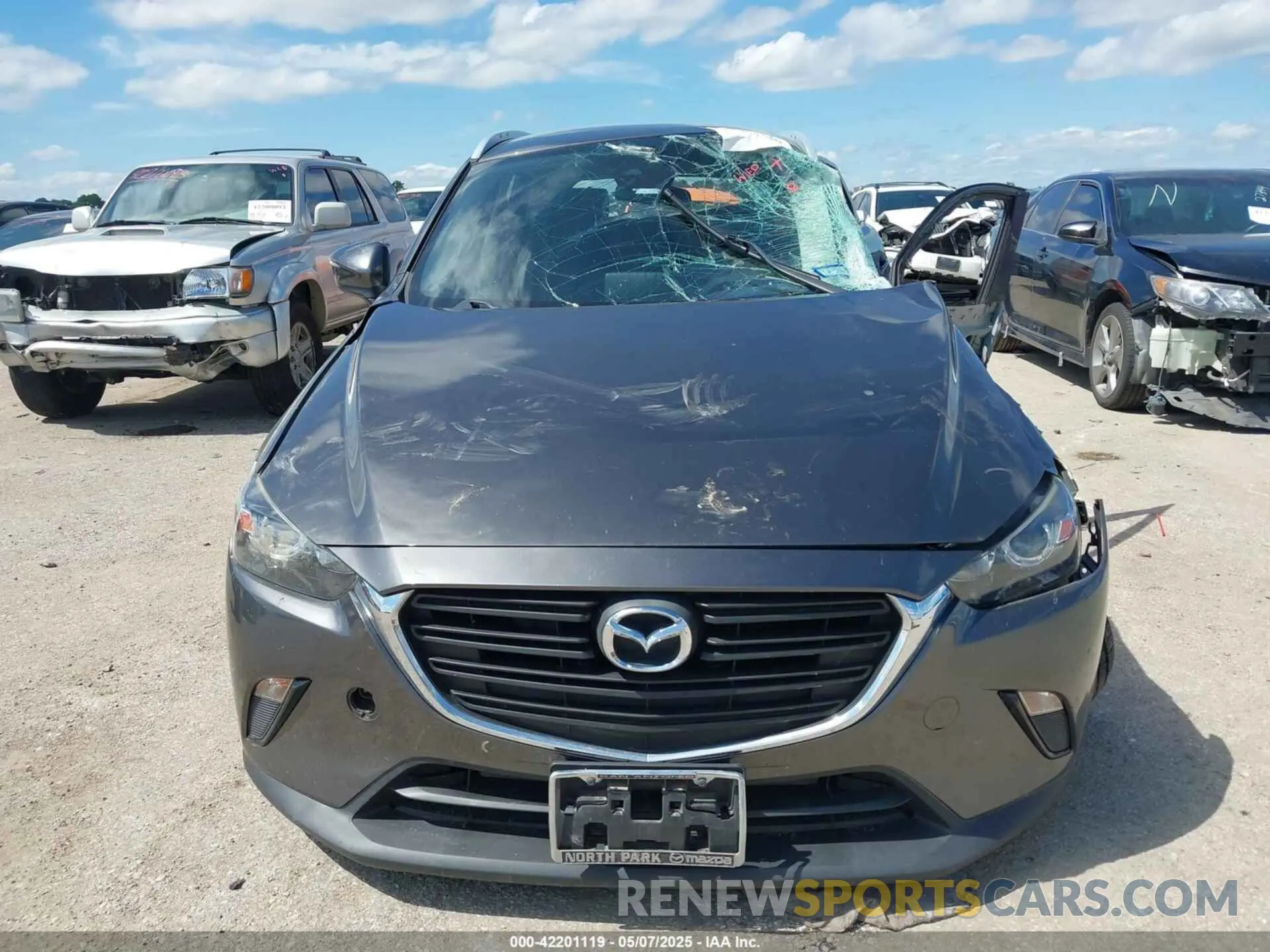 13 fotografías del automóvil dañado JM1DKDB72K1451649 MAZDA CX-3 2019