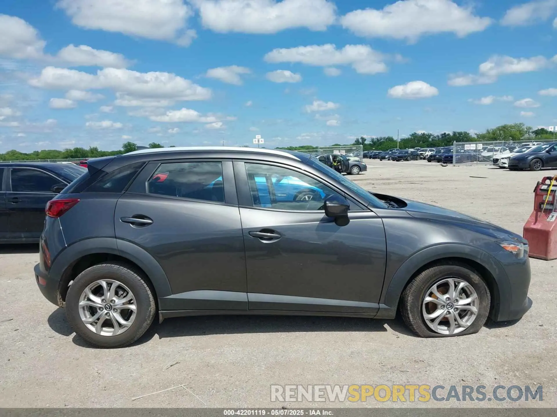 14 fotografías del automóvil dañado JM1DKDB72K1451649 MAZDA CX-3 2019