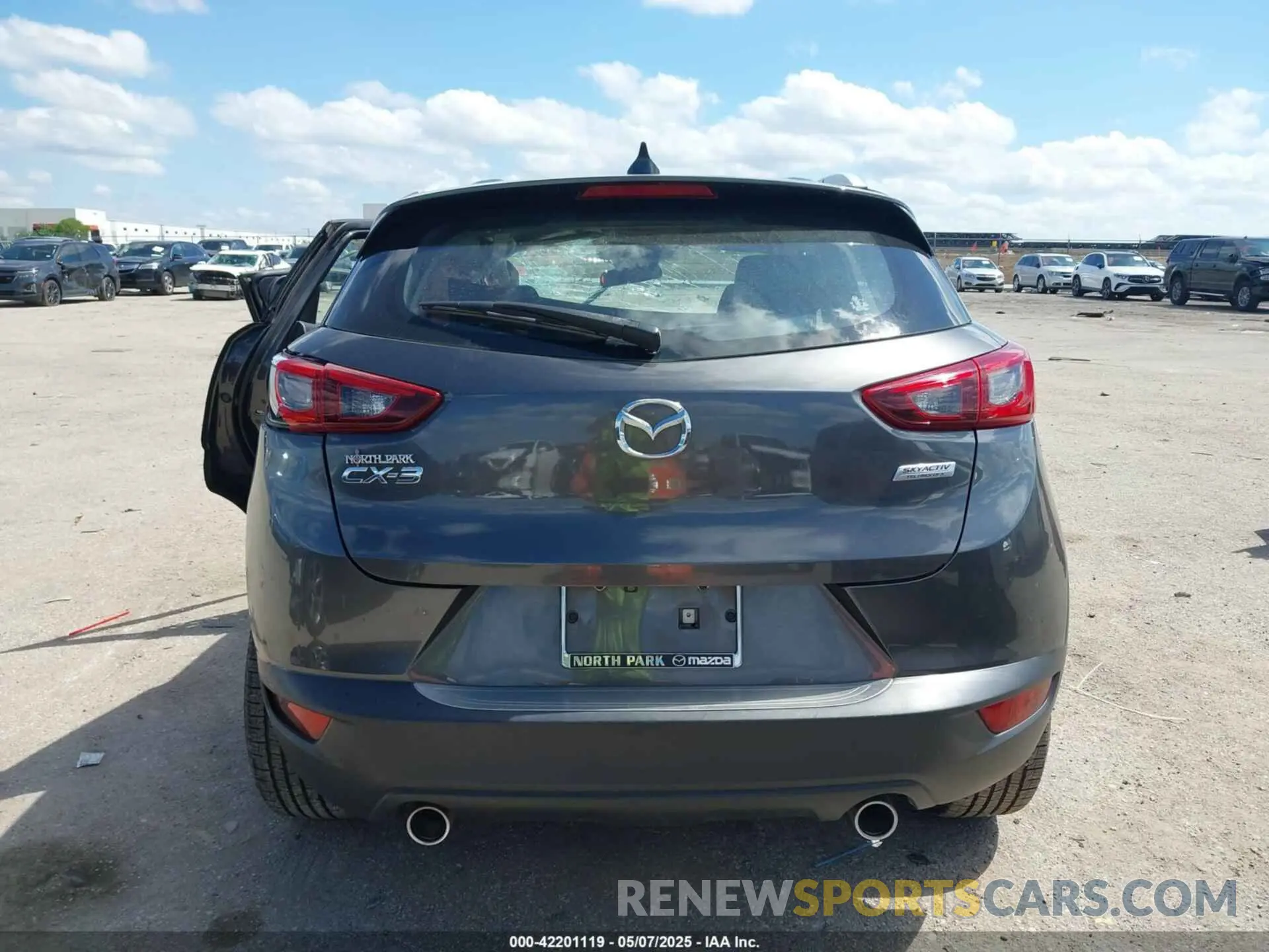 17 fotografías del automóvil dañado JM1DKDB72K1451649 MAZDA CX-3 2019