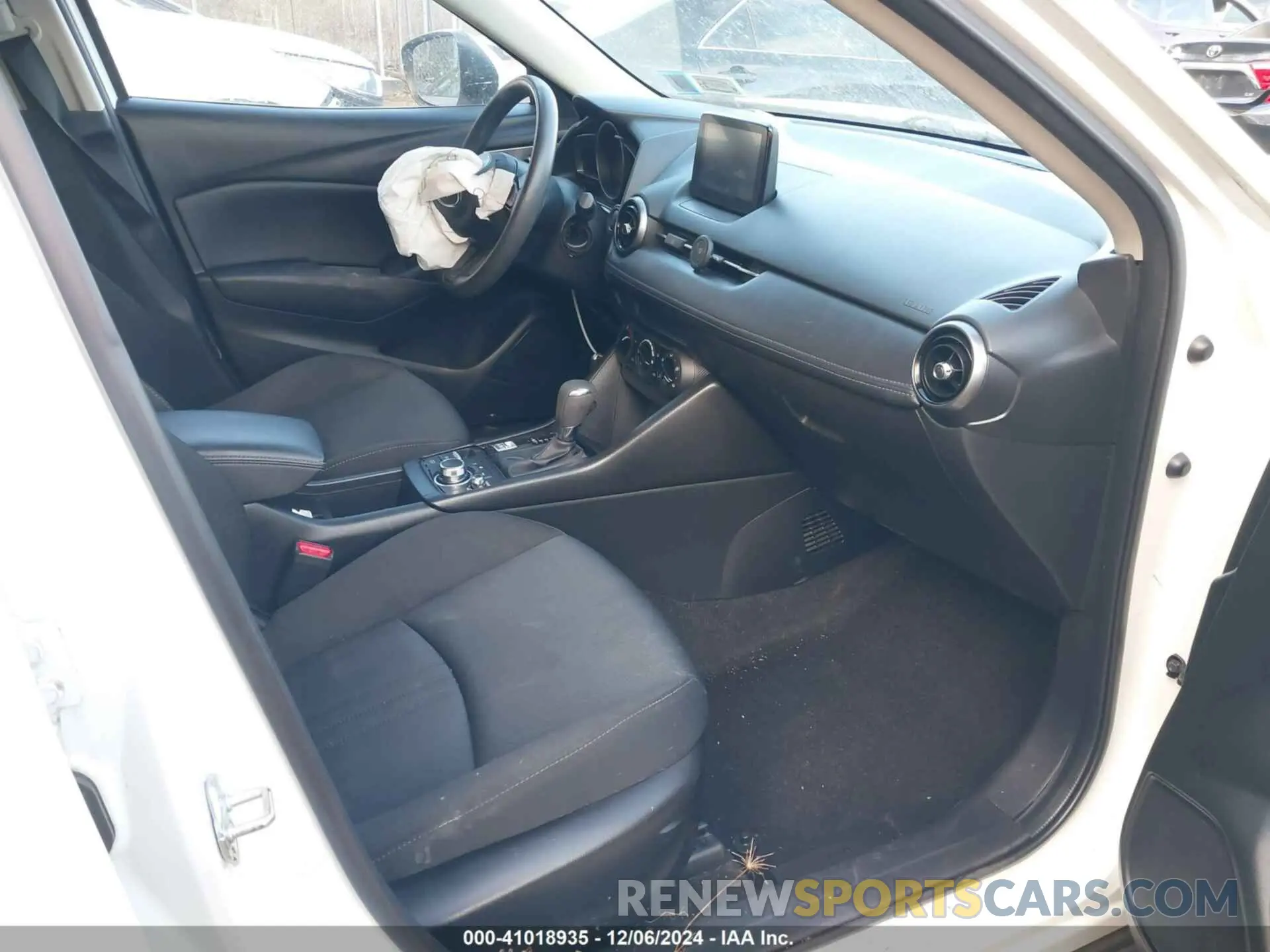 5 fotografías del automóvil dañado JM1DKDB73K1409779 MAZDA CX-3 2019